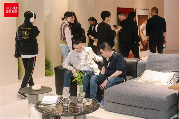 居携客餐厅新品亮相2025深圳国际家具展CQ9电子中国网站重构生活新场景 顾家家(图5)