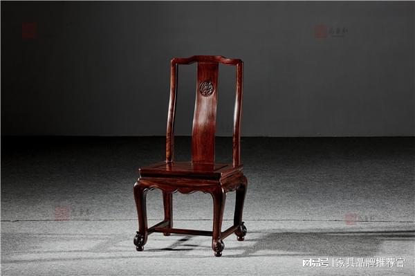 红红木餐桌方圆之选：适配生活场景是关键CQ9电子游戏网站微凹黄檀工厂·万事(图2)